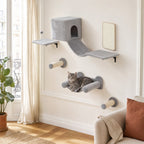 Chat installé sur l'ensemble mural Ramure dans un salon — mise en situation